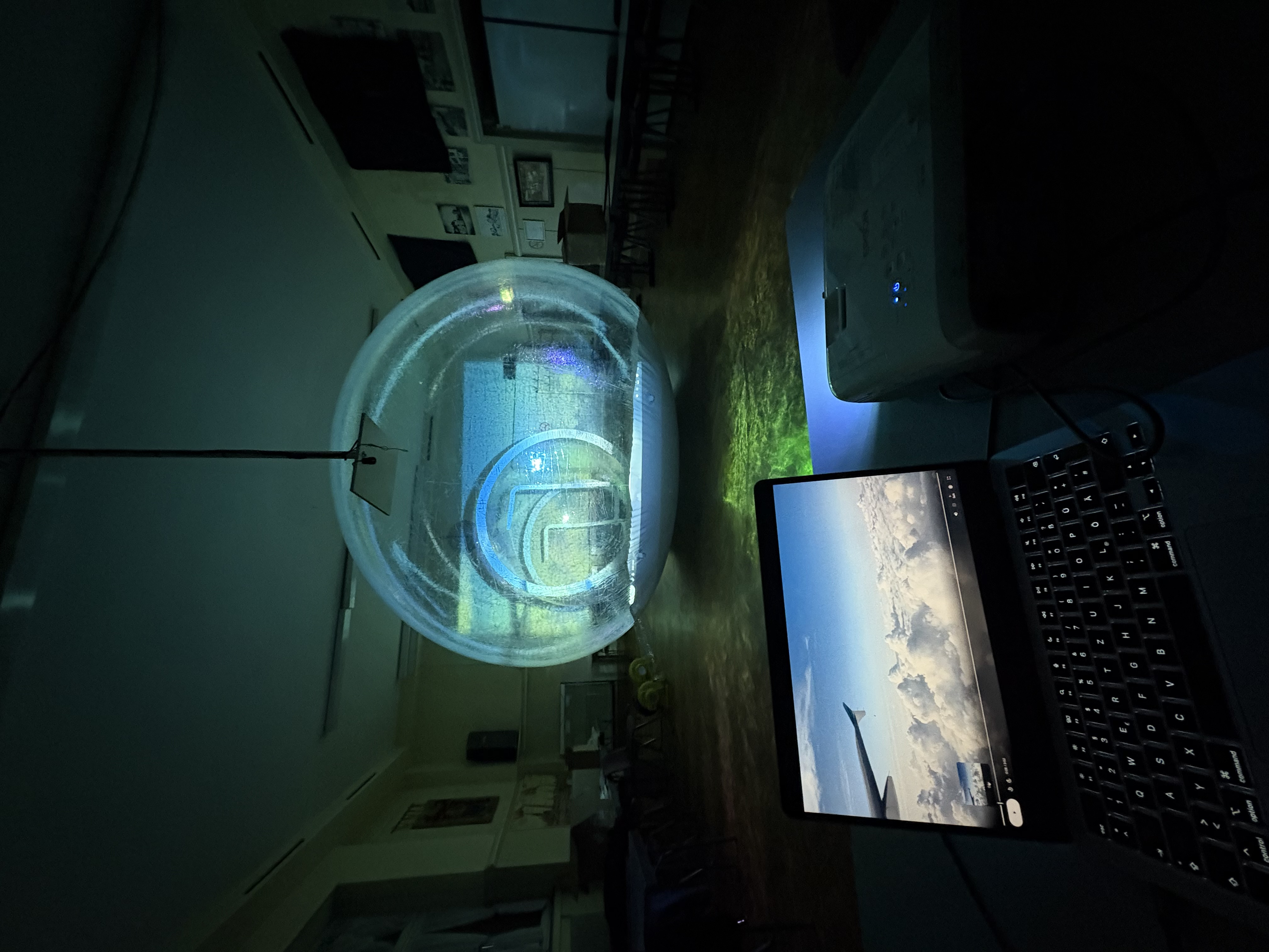 Multimedia Theater-Installation mit Projektion - Valerie von Klass